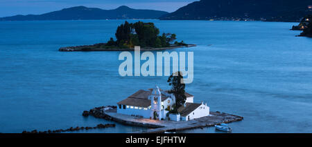 Berühmte Kloster Kloster Panagia Vlahernon vor Kanoni-Halbinsel in Kerkyra, Korfu, Ionische Inseln, Griechenland Stockfoto