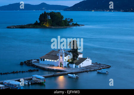 Berühmte Kloster Kloster Panagia Vlahernon vor Kanoni-Halbinsel in Kerkyra, Korfu, Ionische Inseln, Griechenland Stockfoto