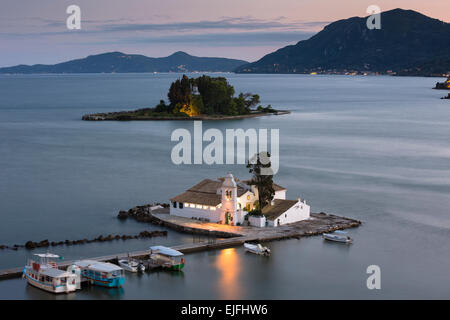 Berühmte Kloster Kloster Panagia Vlahernon vor Kanoni-Halbinsel in Kerkyra, Korfu, Ionische Inseln, Griechenland Stockfoto