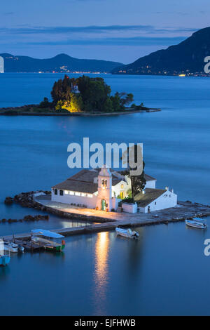 Berühmte Kloster Kloster Panagia Vlahernon vor Kanoni-Halbinsel in Kerkyra, Korfu, Ionische Inseln, Griechenland Stockfoto