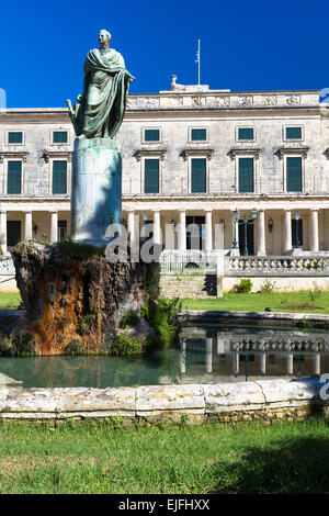 Palast von St. Michael und St. George, Museum für asiatische Kunst, Statue Sir Frederick Adam, britischer Hochkommissar, Kerkyra, Korfu Stockfoto