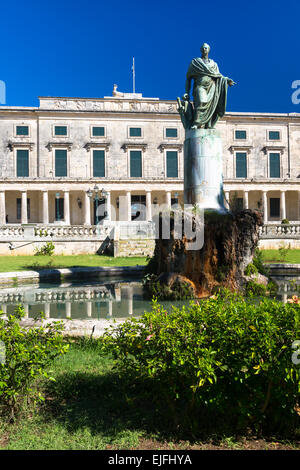 Palast von St. Michael und St. George, Museum für asiatische Kunst, Statue Sir Frederick Adam, britischer Hochkommissar, Kerkyra, Korfu Stockfoto