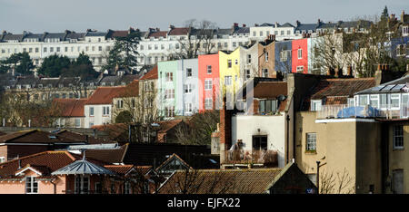 Die bunten Reihenhaus Häuser des Cliftonwood in Bristol, Großbritannien. Stockfoto