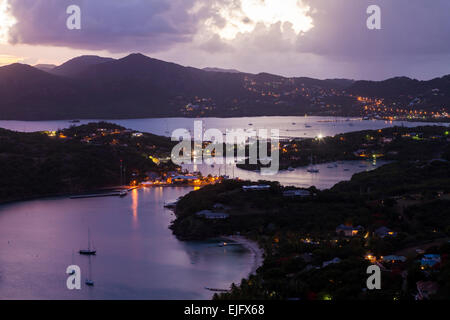 Sonnenuntergang von Shirley Heights, Blick auf English Harbour, Antigua, Antigua und Barbuda Stockfoto