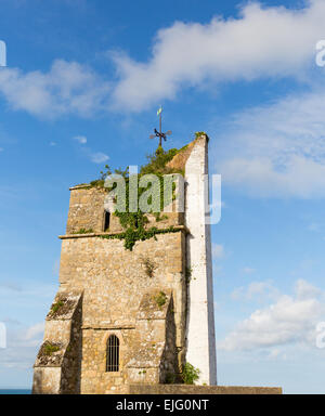 St. Helens alten Kirchturm Isle Of Wight Struktur des 13. Jahrhunderts im Sommer bei blauem Himmel Stockfoto