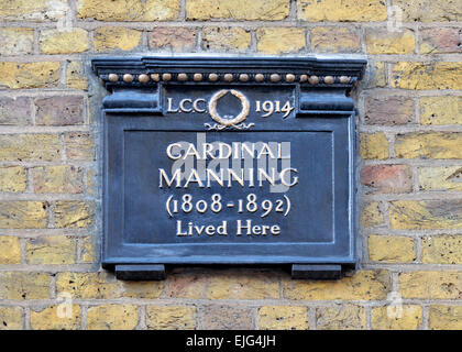 London, England, Vereinigtes Königreich. Blaue Gedenktafel am 22 Carlisle Ort, Victoria. Hier lebte Kardinal MANNING (1808-1892) Stockfoto