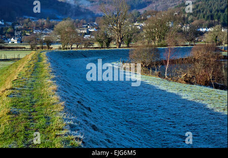 Sperrwerks in der Nähe von Trefriw in Conwy Tal an einem frostigen Wintertag im Snowdonia National Park Gwynedd North Wales UK, Stockfoto