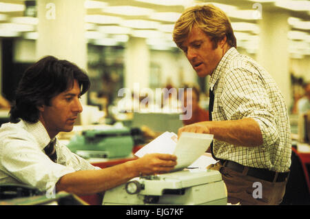 ALL THE PRESIDENT Männer 1976 Warner Bros Film mit Robert Redford und Dustin Hoffman auf der linken Seite Stockfoto