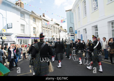 Falmouth, Cornwall, UK. 26. März 2015.  Pfeifer führt die Zeremonie durch Falmouth, Dawn French als erster Rektor der Universität Falmouth installiert ist. Bildnachweis: Simon Yates/Alamy Live-Nachrichten Stockfoto