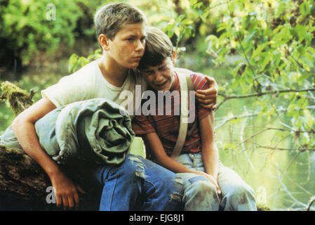 STAND BY ME 1986 Columbia Pictures Film mit River Phoenix auf der linken Seite und Wil Wheaton Stockfoto