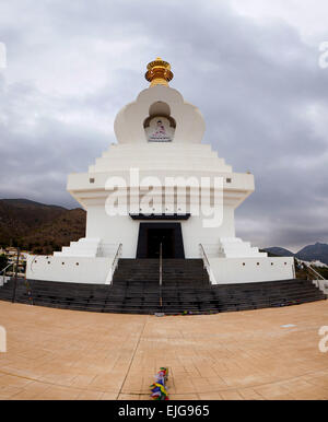 Buddhistischer Tempel in Benalmadena, einem regnerischen Tag, Spanien Stockfoto