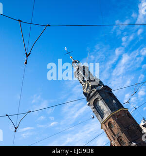 Der Munttoren oder "Coin Tower", ein Turm in Amsterdam, Holland, am Muntplein Square, nahe dem Blumenmarkt und Kalverstraat. Stockfoto