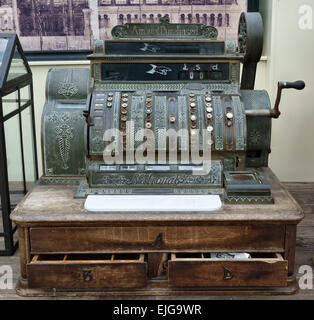 Eine alte mechanische Bargeld registrieren oder bis, hergestellt um 1910 von der Firma National Cash Register Stockfoto