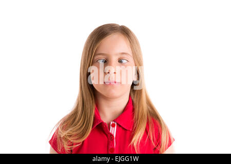 gekreuzte Augen blonde Kind Mädchen lustige Ausdruck Geste in weißem Hintergrund Stockfoto