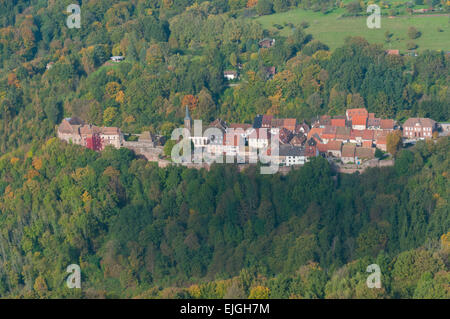 Frankreich, Bas Rhin (67), Alsace Bossue, Schloss und Dorf von La Petite Pierre (Luftbild) Stockfoto