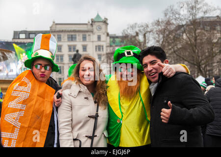 London, UK. 15. März 2015. St. Patricks Day Parade und Festival am Trafalgar Square. Stockfoto