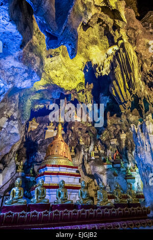 Buddha-Statuen in den Tempel Höhlen von Shwe Oomin Stockfoto