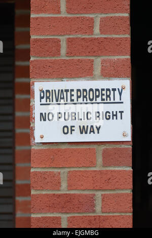 Private Property - keine öffentlichen Rechts von Wege-Schild an Wand befestigt Stockfoto