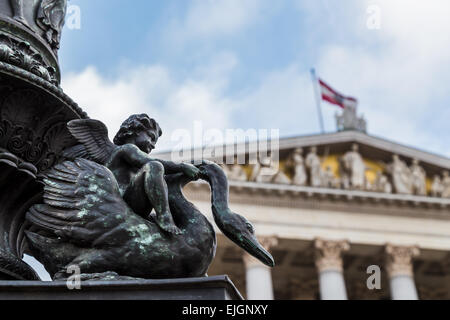 Statue vor österreichischen Parlamentsgebäude. Stockfoto