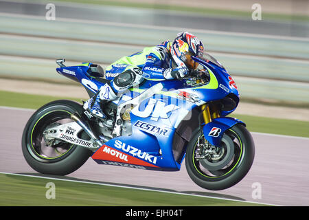 Losail Circuit, Katar. 26. März 2015. Rookie-MotoGP-Fahrer Maverick Viñales auf seinem Suzuki Motorrad auf der Rennstrecke für Start in das Jahr 2015 FIM Motorrad Grand Prix. Bildnachweis: Tom Morgan/Alamy Live-Nachrichten Stockfoto