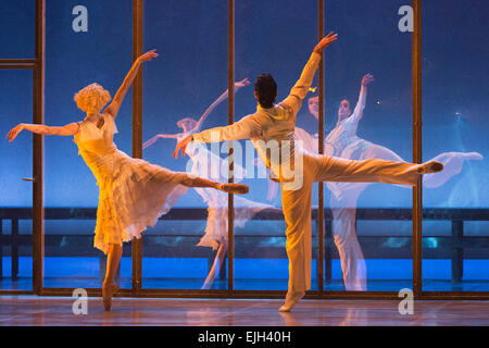 Kubanische Tänzerin Javier Torres und kanadische Tänzerin Dreda Schlag von der Northern Ballet durchführen eine Szene während der technischen Proben von The Great Gatsby "am Sadler es Wells Theatre in London. Stockfoto