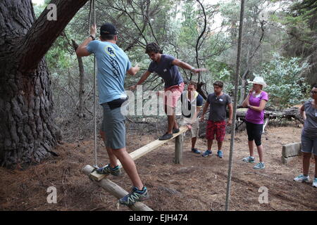 UCT GSB Teambuilding-Event auf Back 2 Basics Abenteuer Campingplatz, Südafrika Stockfoto