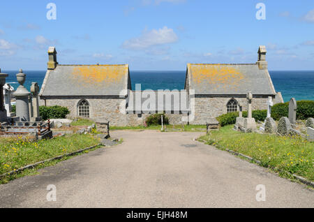 Barnoon Cemetary mit Blick auf Porthmeor Beach, St. Ives, Cornwall, Großbritannien Stockfoto