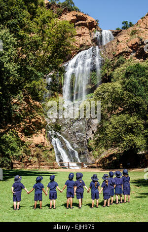 Johannesburg Südafrika, Roodepoort, Walter Sisulu National Botanical Garden, Witwatersrand, Muldersdrif se Loop, Roodekrans, Wasserfall, Klippe, Fluss, männliches b Stockfoto