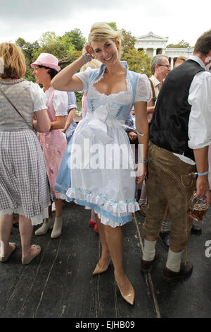 Prominente, die Teilnahme an der "Almauftrieb" bei Kaefer Zelt beim Oktoberfest auf der Theresienwiese Featuring: Britt Hagedorn Where: München, Deutschland: 21 Sep 2014 Stockfoto