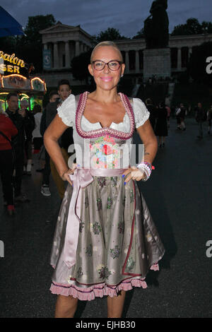 Prominente, die Teilnahme an der "Almauftrieb" bei Kaefer Zelt beim Oktoberfest auf der Theresienwiese Featuring: Natascha Ochsenknecht wo: München, Deutschland: 21 Sep 2014 Stockfoto