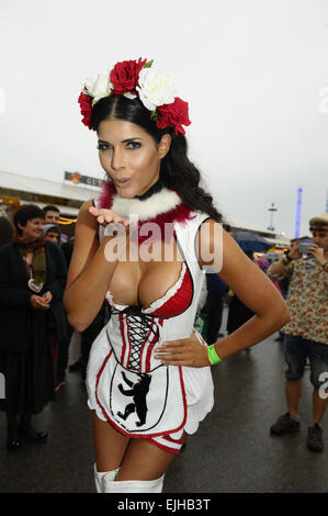 Prominente, die Teilnahme an der "Almauftrieb" bei Kaefer Zelt beim Oktoberfest auf der Theresienwiese Featuring: Michaela Schäfer wo: München, Deutschland: 21 Sep 2014 Stockfoto