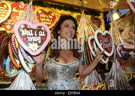 Prominente, die Teilnahme an der "Almauftrieb" bei Kaefer Zelt beim Oktoberfest auf der Theresienwiese mit: Christine Neubauer Where: München, Deutschland: 21 Sep 2014 Stockfoto