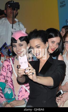 Los Angeles, CA, USA. 26. März 2015. Katy Perry im Ankunftsbereich für KATY PERRY: THE PRISMATISCHE WORLD TOUR Premiere, The Theatre im Ace Hotel, Los Angeles, CA 26. März 2015. Bildnachweis: Elizabeth Goodenough/Everett Collection/Alamy Live-Nachrichten Stockfoto