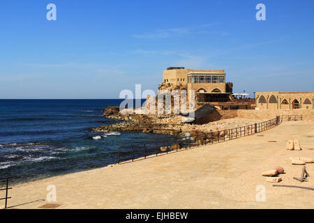 Restaurant am Hafen in Caesarea Maritima Nationalpark in Caesarea, Israel Stockfoto