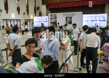 Die Singapurer trauern um ihren ehemaligen Premierminister Lee Kuan Yew und zollen ihm den letzten Respekt Stockfoto