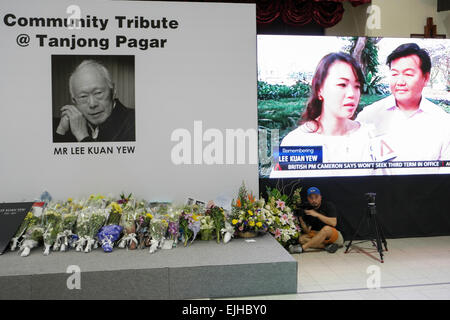 Die Singapurer trauern um ihren ehemaligen Premierminister Lee Kuan Yew und zollen ihm den letzten Respekt Stockfoto