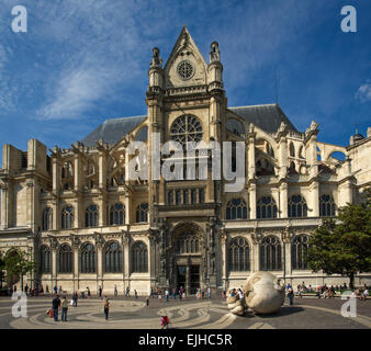 Außerhalb der Kirche von Eustache in Paris, Frankreich Stockfoto