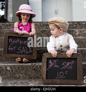 Bruder zum Verkauf Stockfoto