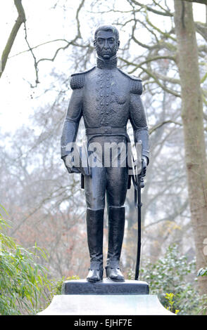 London, England, Großbritannien. Statue von José de San Martín (1994: Juan Carlos Ferraro) EIN Geschenk der anglo-argentinischen Gemeinschaft Stockfoto