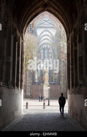 Menschen und Widerstand Denkmal unter Domturm in der niederländischen Stadt utrecht Stockfoto