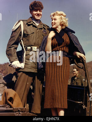 MARILYN MONROE (1926-1962) US-Schauspielerin während unterhaltsam US-Truppen in Korea im Februar 1954 Stockfoto