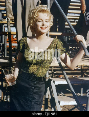 MARILYN MONROE (1926-1962) US-Schauspielerin während unterhaltsam American Tropps in Korea im Februar 1954 Stockfoto