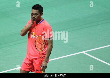 Neu-Delhi, Indien. 27. März 2015. Lin Dan aus China reagiert während der Herren Einzel-Viertelfinale gegen Tommy Sugiarto Indonesiens bei Yonex Sunrise Indian Open Badminton Championship in New Delhi, Indien, 27. März 2015. Lin Dan verlor 1: 2. © Zheng Huansong/Xinhua/Alamy Live-Nachrichten Stockfoto