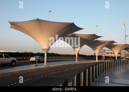 Terminal 3 Abu Dhabi International Airport am frühen Morgen Stockfoto