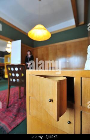 Menschen können berühmte Brummel House in Pilsen von April besuchen. Die Brummel House, dessen Interieur von österreichischen und tschechoslowakischen Architekt Adolf Loos, ist abgebildet in Pilsen, Tschechische Republik, 27. März 2015. (Foto/Pavel Nemecek CTK) Stockfoto