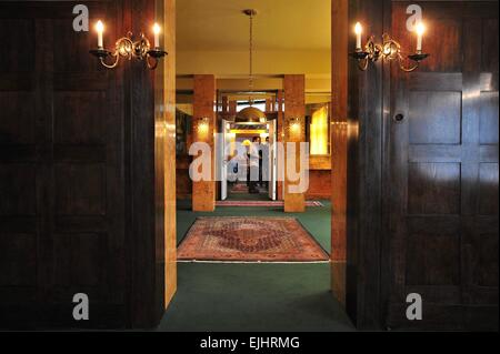 Menschen können berühmte Brummel House in Pilsen von April besuchen. Die Brummel House, dessen Interieur von österreichischen und tschechoslowakischen Architekt Adolf Loos, ist abgebildet in Pilsen, Tschechische Republik, 27. März 2015. (Foto/Pavel Nemecek CTK) Stockfoto