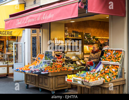 Obst und Gemüse laden, Paris, Frankreich Stockfoto
