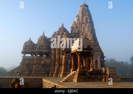 Kandariya Mahadev Tempel westlichen Gruppe der Tempel Khajuraho Indien. Dies ist ein UNESCO-Weltkulturerbe. Stockfoto