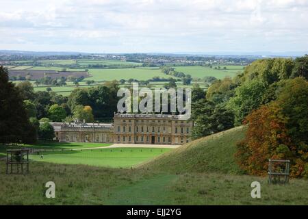 Herrenhaus aus dem 17. Jahrhundert Dyrham Park in seiner Parklandschaft mit freiem Blick in die Ferne sehen Stockfoto