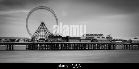 Rad auf dem Pier in Blackpool. Stockfoto